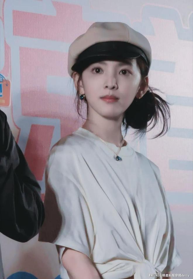 发搭抹胸小黑裙同框高叶周洁琼美爆了瓦利棋