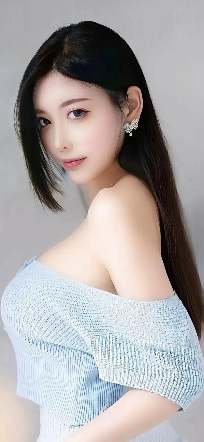 绿帽子的女老板 MBA智库瓦力棋牌游戏商务旅行社戴