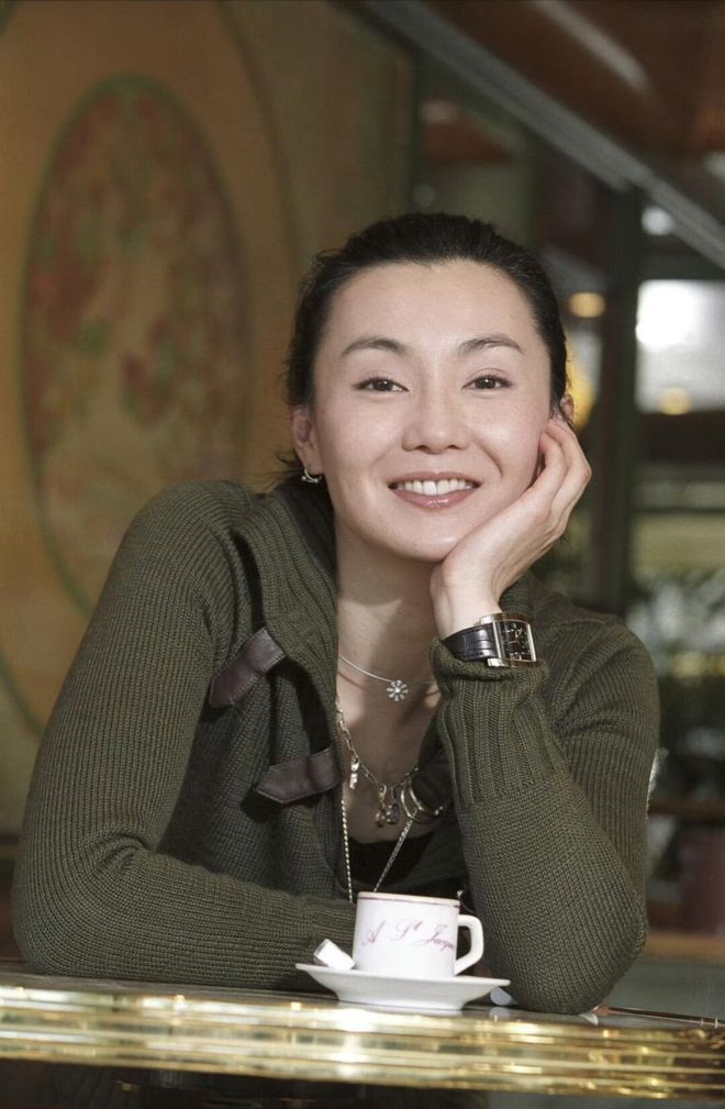 全网60岁依然是大家最爱的穿衣榜样瓦力游戏试玩张曼玉的平价穿搭火遍(图20)
