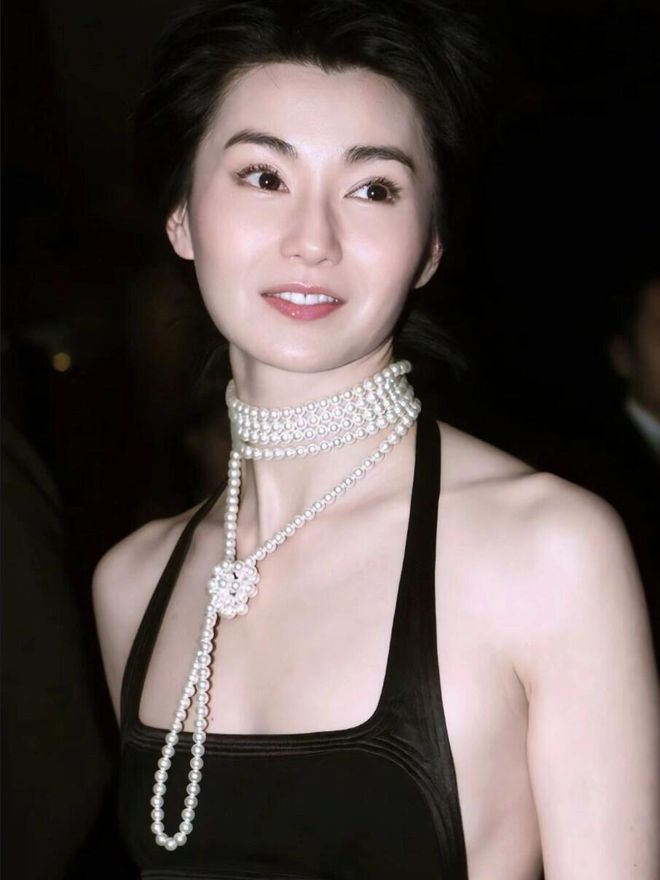 全网60岁依然是大家最爱的穿衣榜样瓦力游戏试玩张曼玉的平价穿搭火遍(图24)