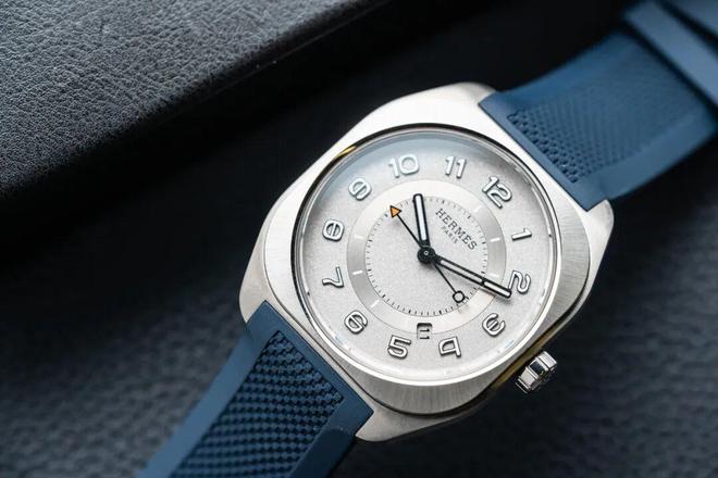 些创意十足的都市热款才是当下的购表好选！瓦力棋牌最适合2026年的表是它们！这(图4)