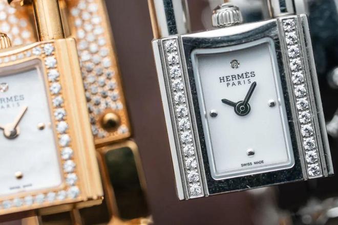 些创意十足的都市热款才是当下的购表好选！瓦力棋牌最适合2026年的表是它们！这(图11)