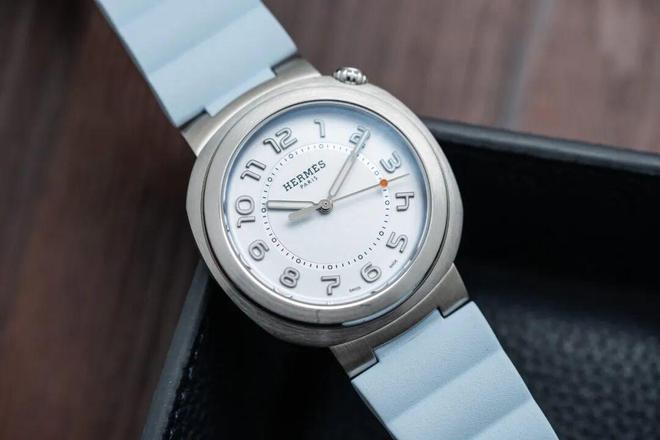 些创意十足的都市热款才是当下的购表好选！瓦力棋牌最适合2026年的表是它们！这(图14)