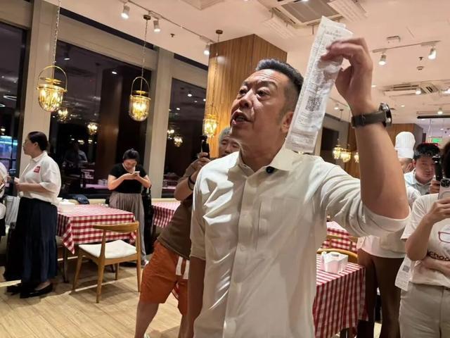 小时却说“恶心”明天起全国所有门店上线“罗永浩菜单”瓦力棋牌西贝创始人：罗永浩方结账时攒了会员积分走后一(图4)