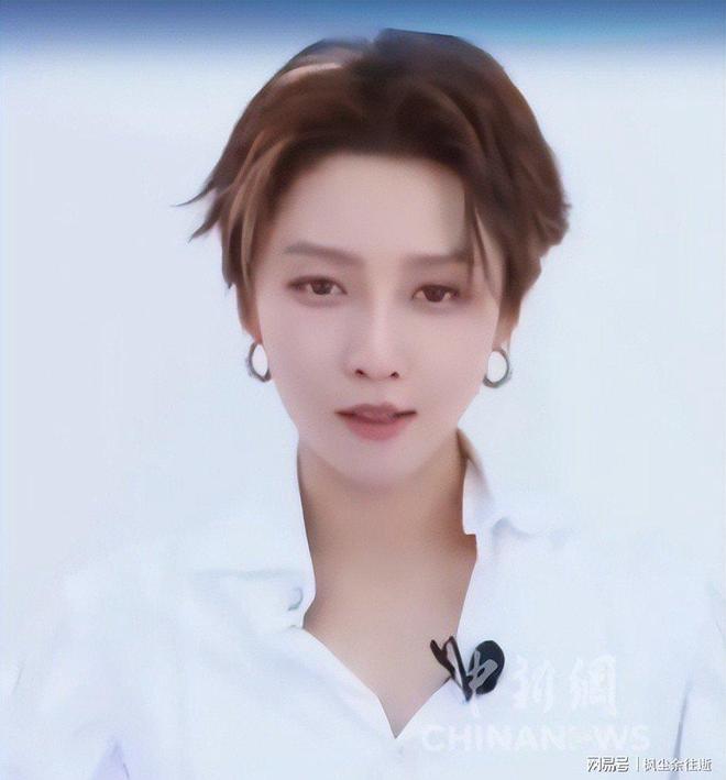 强杨洋造型清爽刘宇宁咋成大小眼了瓦力棋牌游戏怼脸拍:王一博气场好(图4) 强杨洋造型清爽刘宇宁咋成大小眼了瓦力棋牌游戏怼脸拍:王一博气场好(图4)