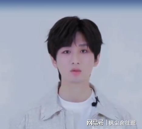 强杨洋造型清爽刘宇宁咋成大小眼了瓦力棋牌游戏怼脸拍:王一博气场好(图2) 强杨洋造型清爽刘宇宁咋成大小眼了瓦力棋牌游戏怼脸拍:王一博气场好(图2)