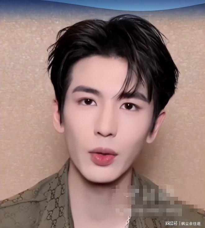 强杨洋造型清爽刘宇宁咋成大小眼了瓦力棋牌游戏怼脸拍：王一博气场好(图12)