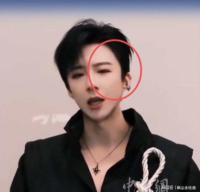 强杨洋造型清爽刘宇宁咋成大小眼了瓦力棋牌游戏怼脸拍:王一博气场好(图17) 强杨洋造型清爽刘宇宁咋成大小眼了瓦力棋牌游戏怼脸拍:王一博气场好(图17)