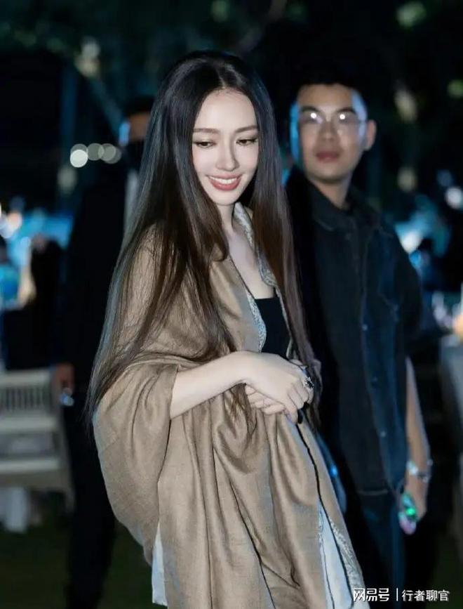 钱向佐带娃有时异地但豪门日子藏不住了瓦力棋牌游戏郭碧婷手撕谣言：婆婆给(图9)