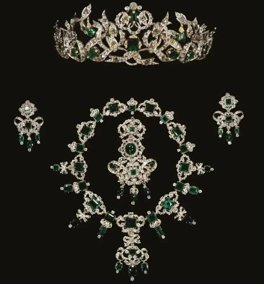 二世才是真正的“珠宝玩咖”瓦力游戏潇洒又会戴玛格丽特(图2) 二世才是真正的“珠宝玩咖”瓦力游戏潇洒又会戴玛格丽特(图2)