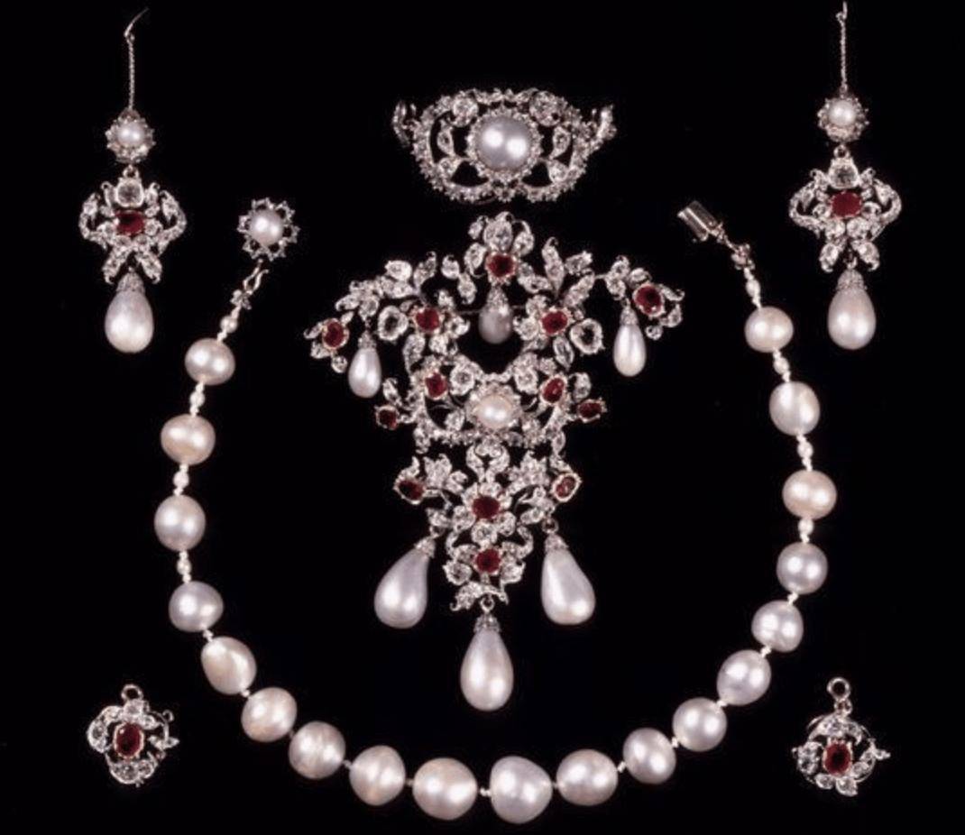 二世才是真正的“珠宝玩咖”瓦力游戏潇洒又会戴玛格丽特(图19) 二世才是真正的“珠宝玩咖”瓦力游戏潇洒又会戴玛格丽特(图19)