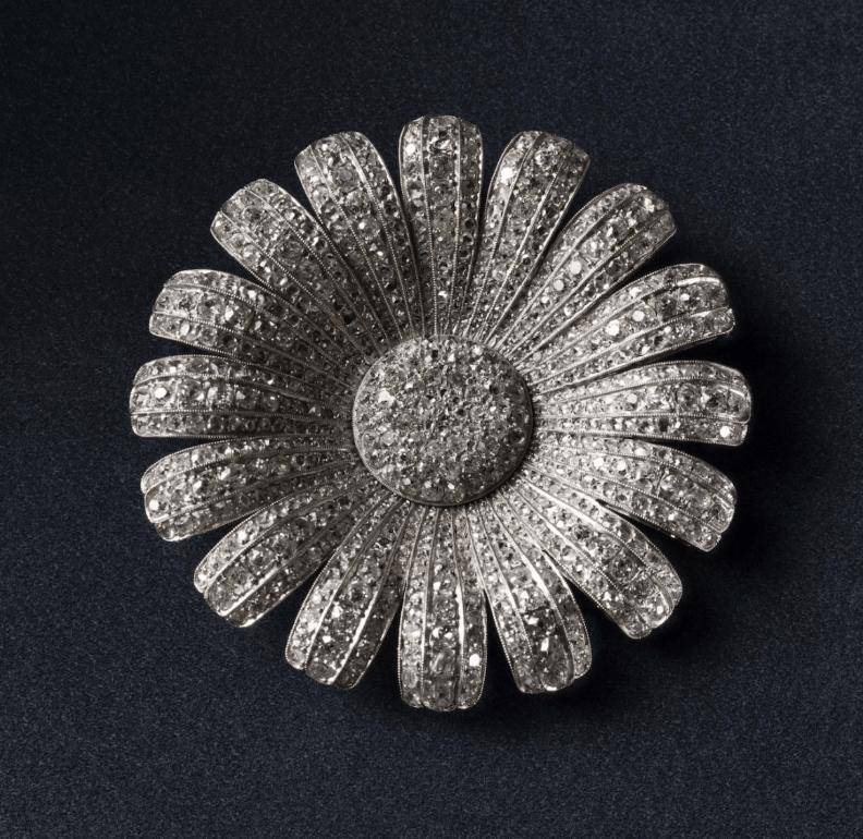 二世才是真正的“珠宝玩咖”瓦力游戏潇洒又会戴玛格丽特(图22)